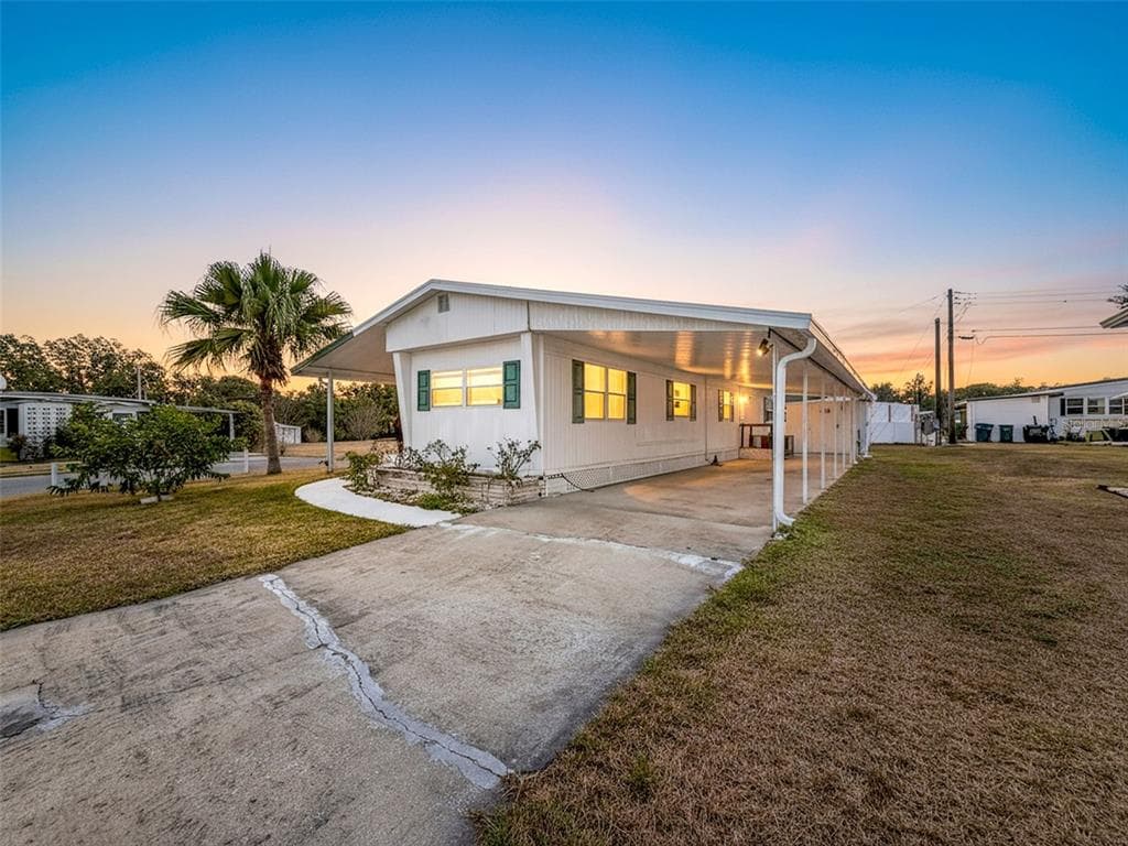 1823 BLUE LAKE DRIVE LAKELAND, FL 33801