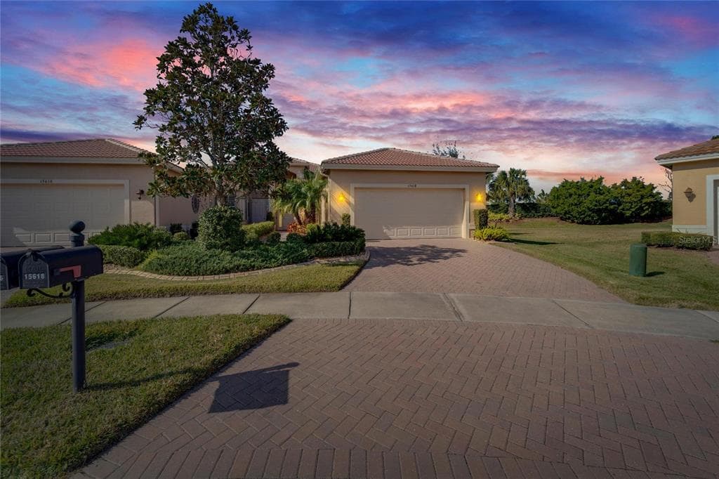 15618 AURORA LAKE CIRCLE WIMAUMA, FL 33598