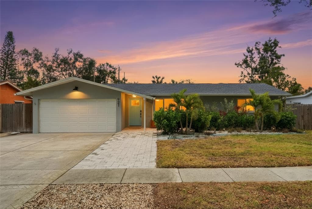 921 DEVILLE DRIVE E LARGO, FL 33771