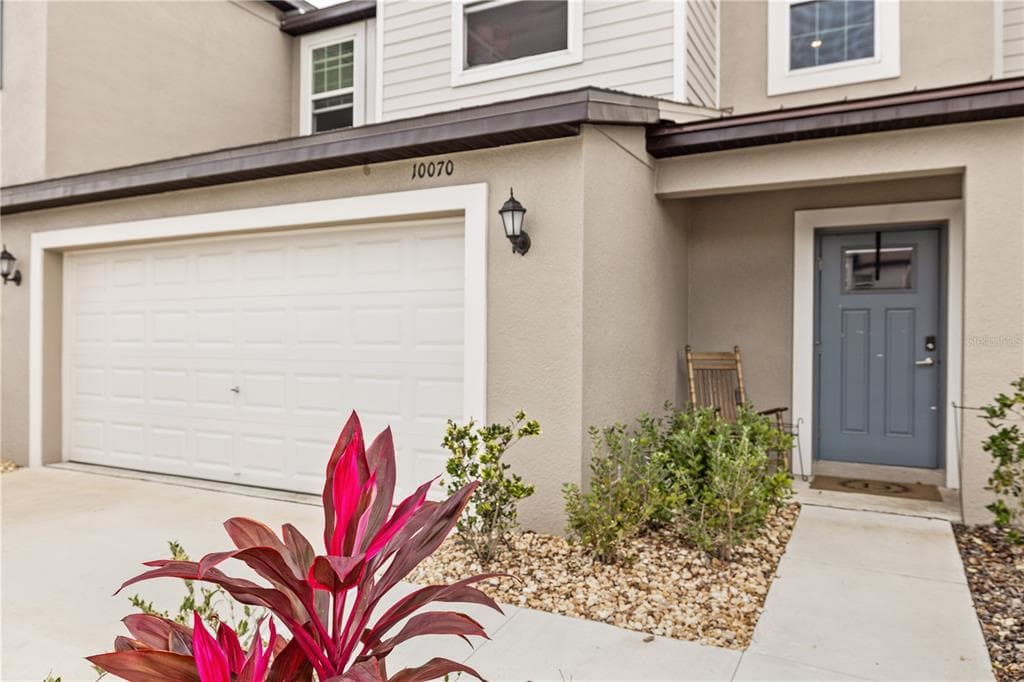 10070 TRUMPET HONEYSUCKLE WAY WESLEY CHAPEL, FL 33545
