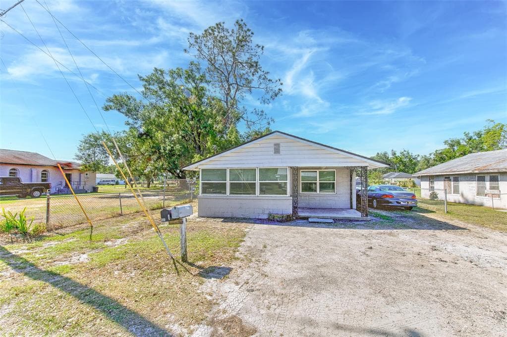 905 W BALL STREET PLANT CITY, FL 33563