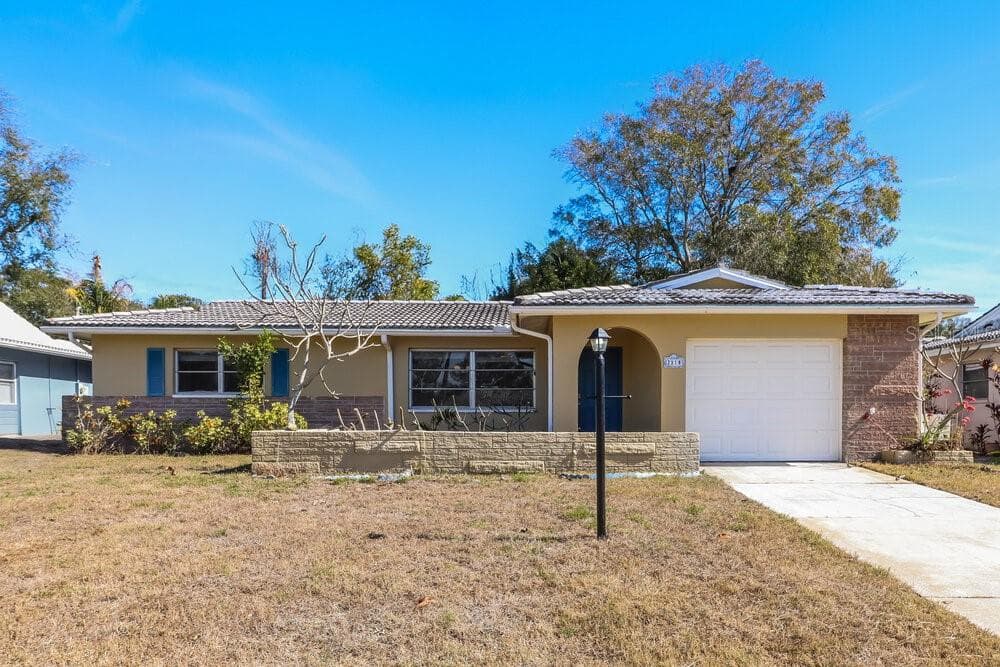 2319 SURREY LANE CLEARWATER, FL 33763