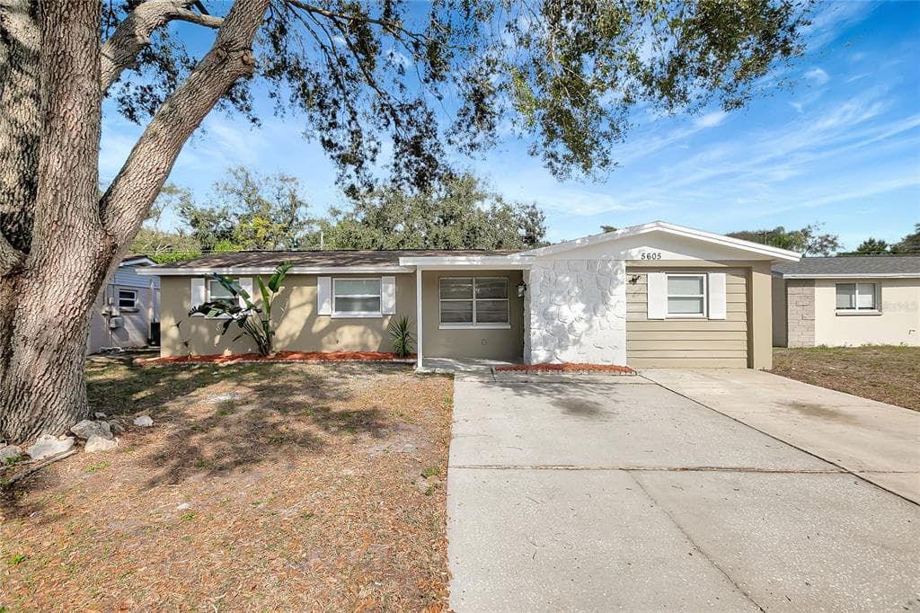 5605 OCEANIC ROAD HOLIDAY, FL 34690