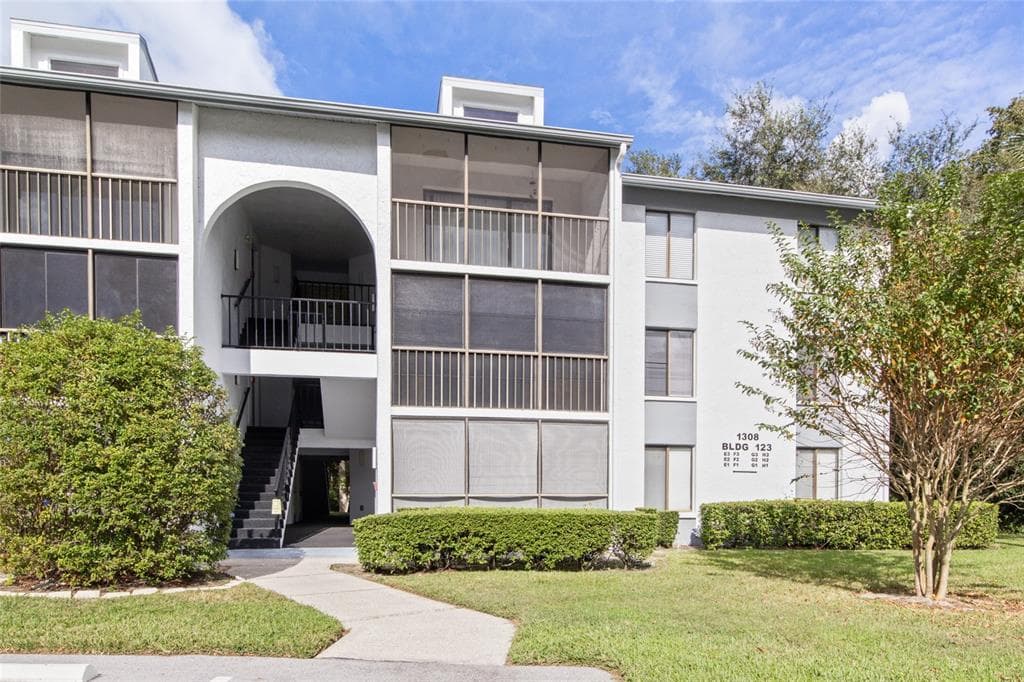 1308 PINE RIDGE CIRCLE E UNIT H2 TARPON SPRINGS, FL 34688