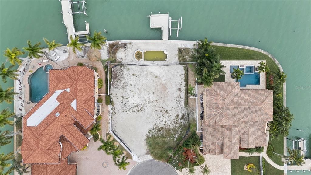 850 CAPRI BOULEVARD