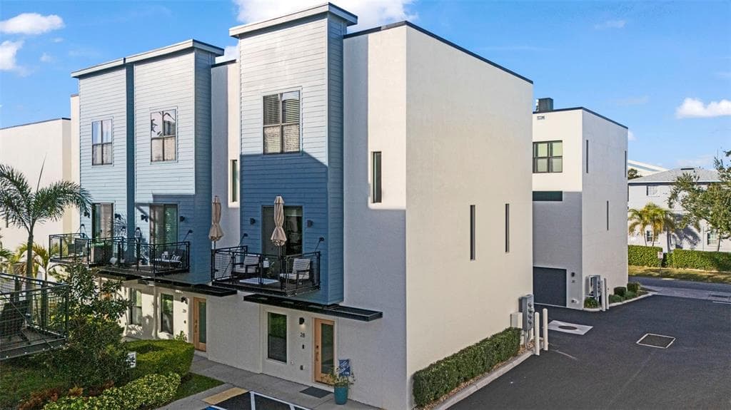 4810 W MCELROY AVENUE UNIT 28 TAMPA, FL 33611