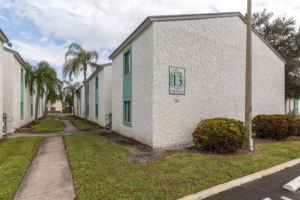 11538 7TH LANE N UNIT 1301 ST PETERSBURG, FL 33716