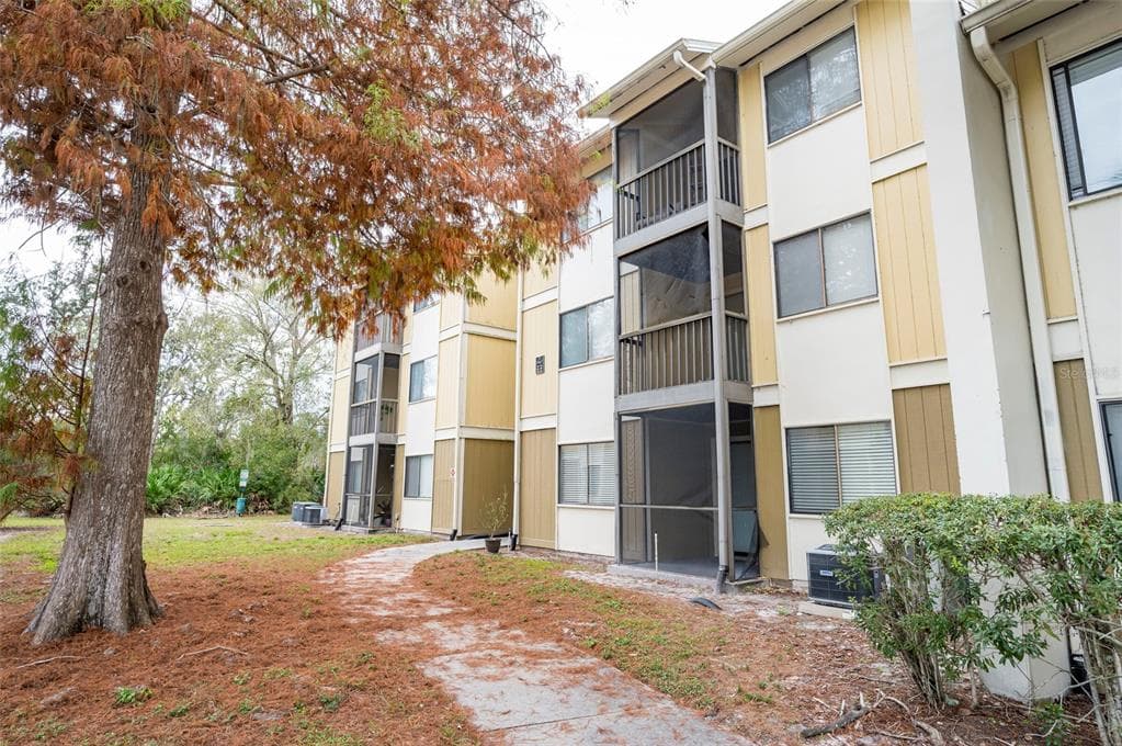 13367 ARBOR POINTE CIRCLE UNIT 304 TAMPA, FL 33617