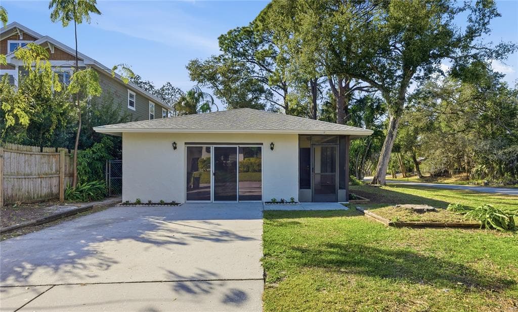 2454 MADRID AVENUE SAFETY HARBOR, FL 34695