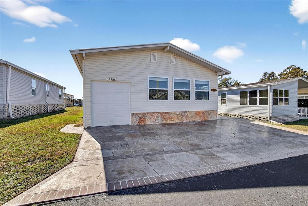 37526 RIO LANE ZEPHYRHILLS, FL 33541