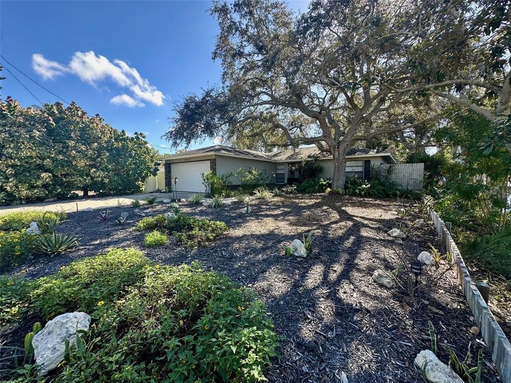 14622 PINECREST DRIVE LARGO, FL 33774
