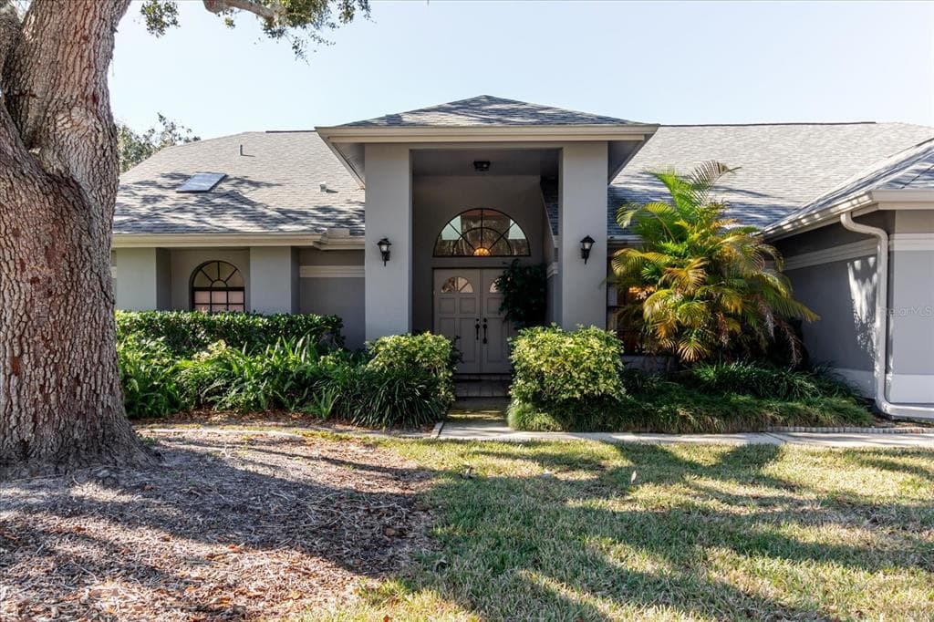 802 CENTERWOOD DRIVE TARPON SPRINGS, FL 34688