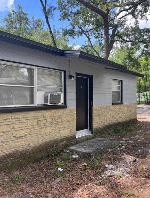 1601 E MARKS DRIVE TAMPA, FL 33604