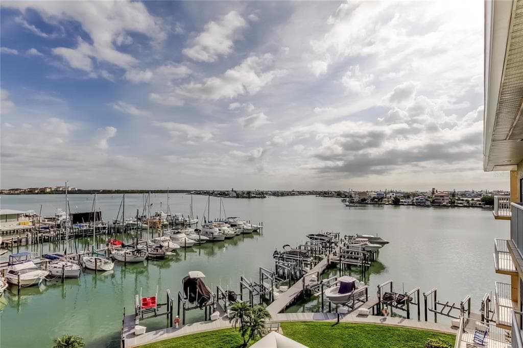 425 150TH AVENUE UNIT 2504 MADEIRA BEACH, FL 33708