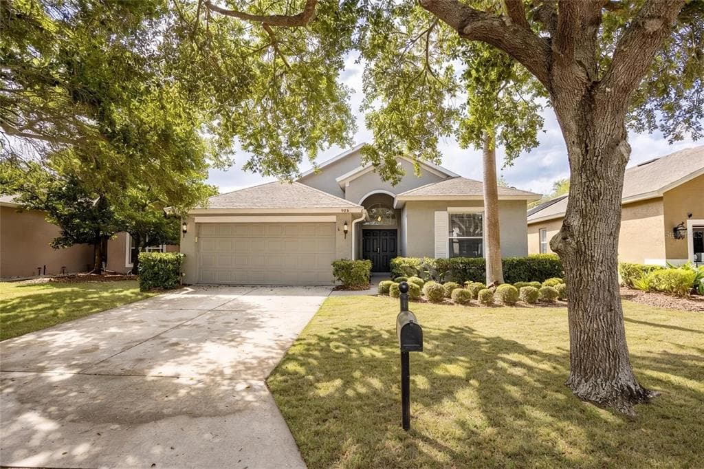 985 RIDGEMOUNT PLACE LAKE MARY, FL 32746