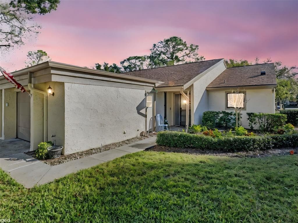 2504 OAK CIRCLE TARPON SPRINGS, FL 34689