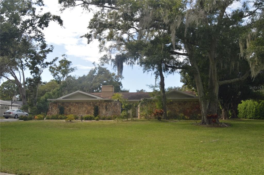 2111 PADDOCK CIRCLE DUNEDIN, FL 34698