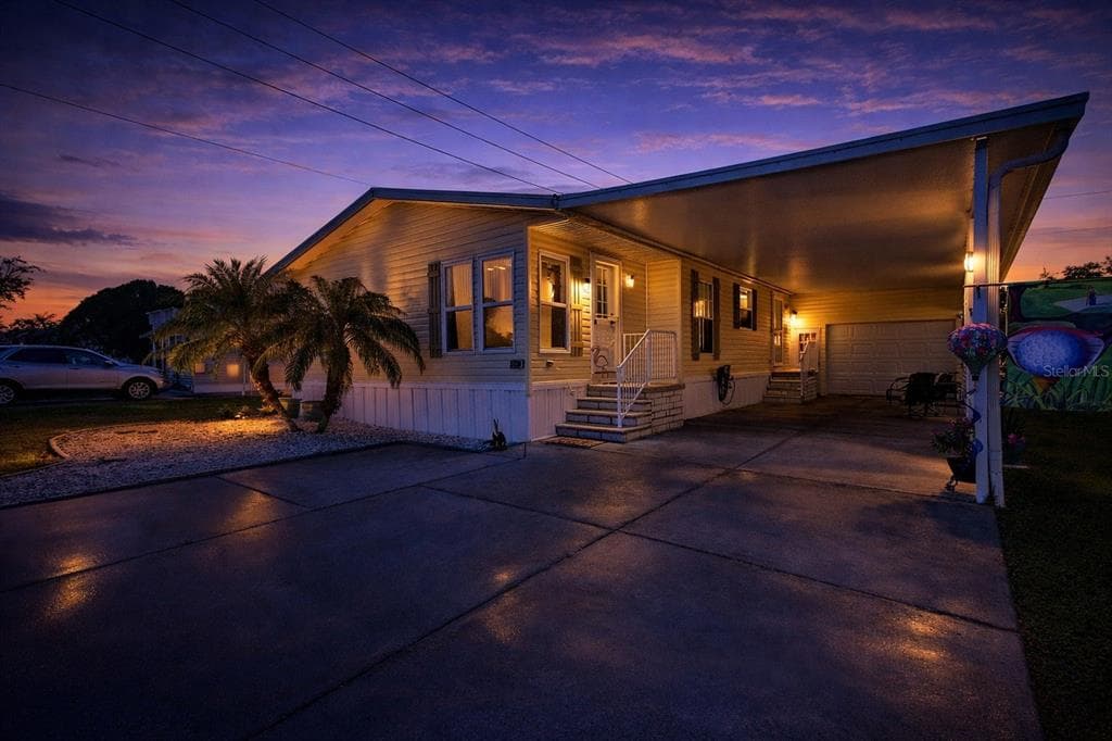 37338 SANDRA AVENUE ZEPHYRHILLS, FL 33542