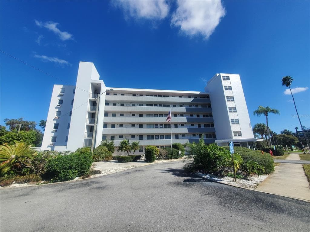 200 N BETTY LANE UNIT 3A CLEARWATER, FL 33755