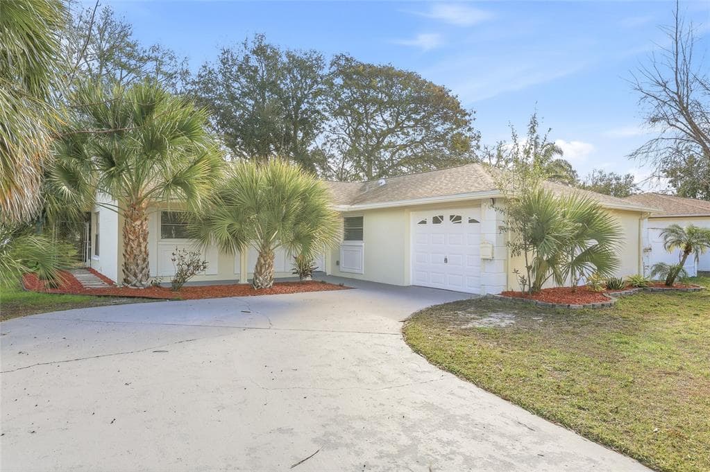 1003 GREENLEAF WAY TARPON SPRINGS, FL 34689