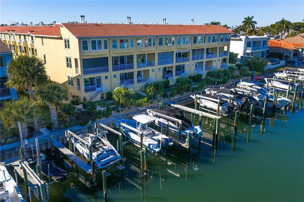 1067 PINELLAS BAYWAY S ST PETERSBURG, FL 33715