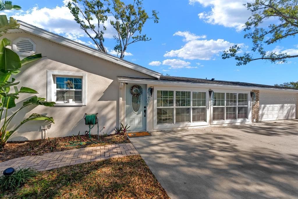 8644 MAY CIRCLE TAMPA, FL 33614
