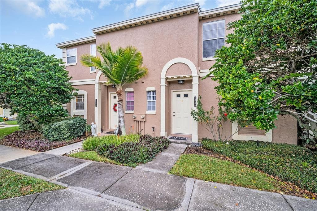 1526 CHATEAUX DE VILLE COURT CLEARWATER, FL 33764