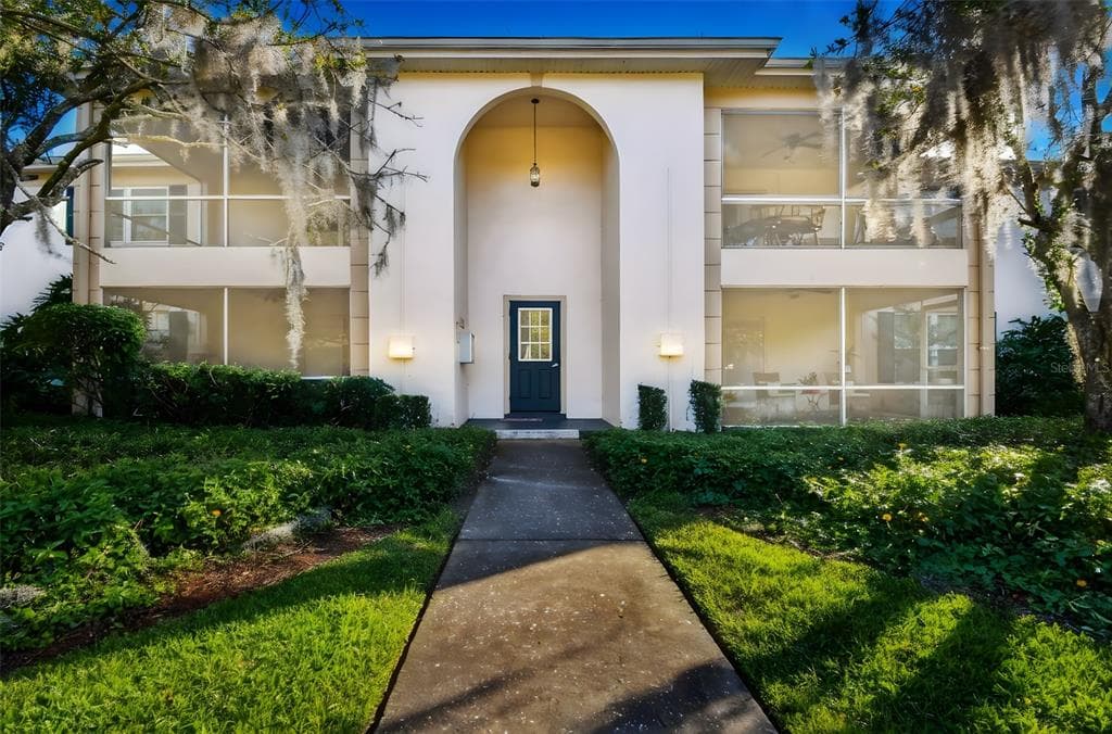 3404 LATANIA DRIVE UNIT 323 TAMPA, FL 33618