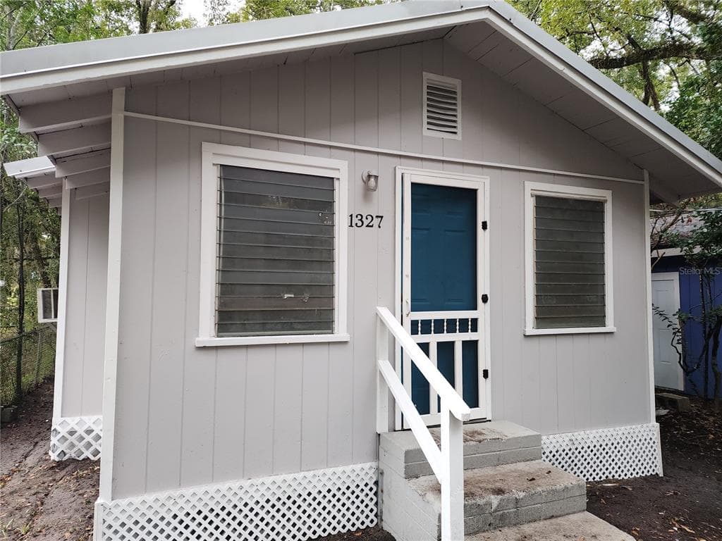 1327 NE 3RD AVENUE GAINESVILLE, FL 32641