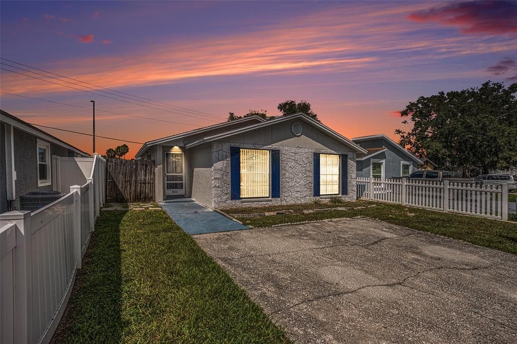 8234 RAVENCROFT DRIVE TAMPA, FL 33615