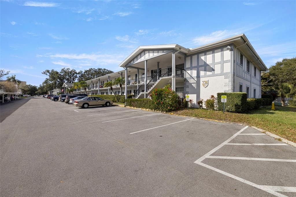100 GLENNES LANE UNIT 207 DUNEDIN, FL 34698
