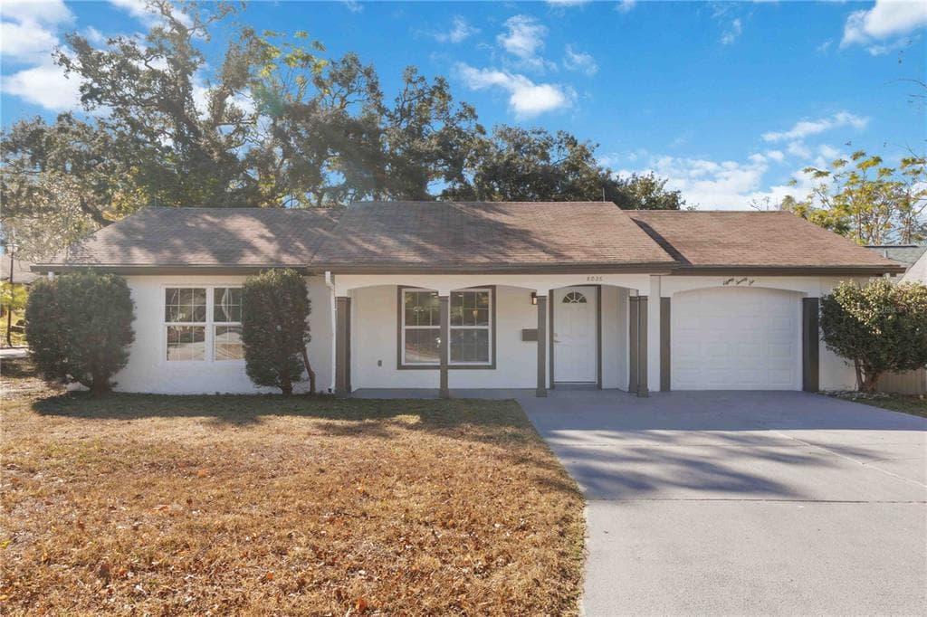 8026 HUNTERS WHIP ROW CIRCLE HUDSON, FL 34667