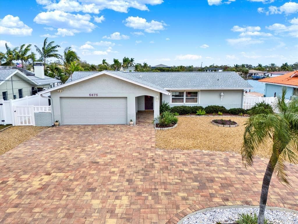 5675 BAYVIEW DRIVE SEMINOLE, FL 33772