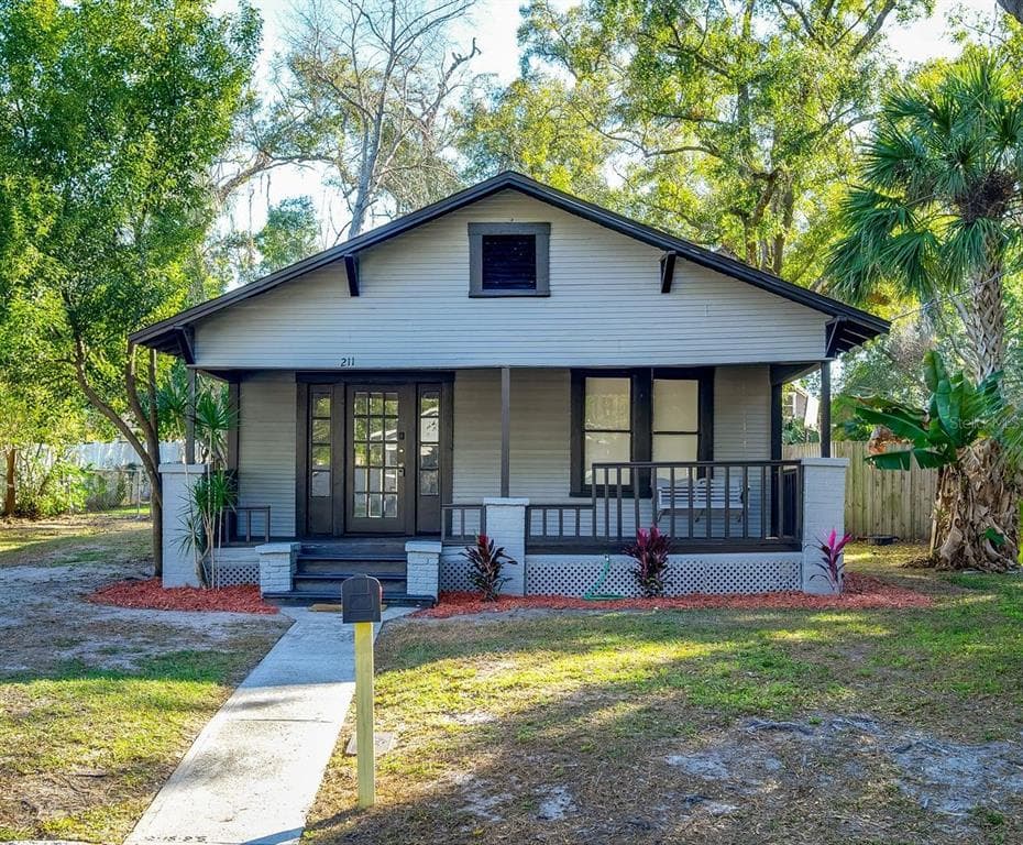 211 E CLUSTER AVENUE TAMPA, FL 33604
