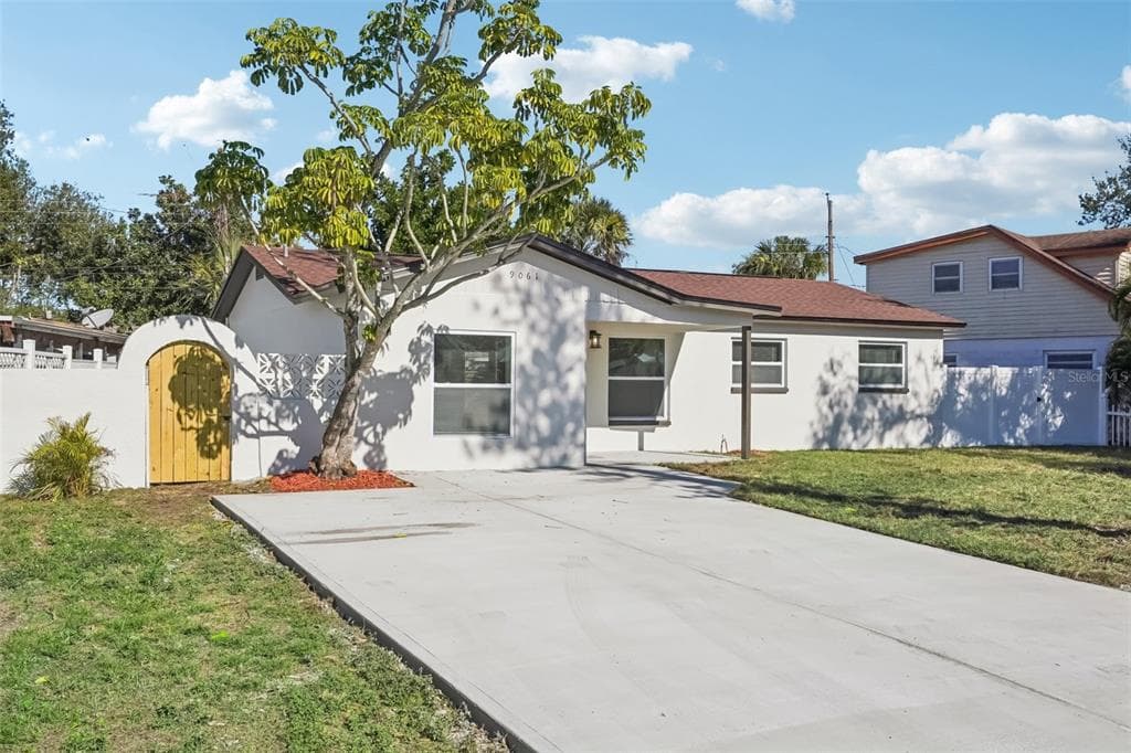 9061 SUNRISE DRIVE LARGO, FL 33773