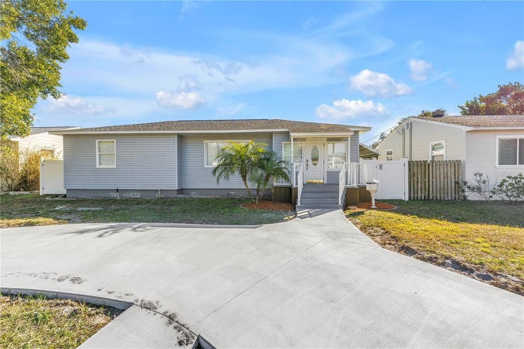 774 40TH AVENUE NE ST PETERSBURG, FL 33703