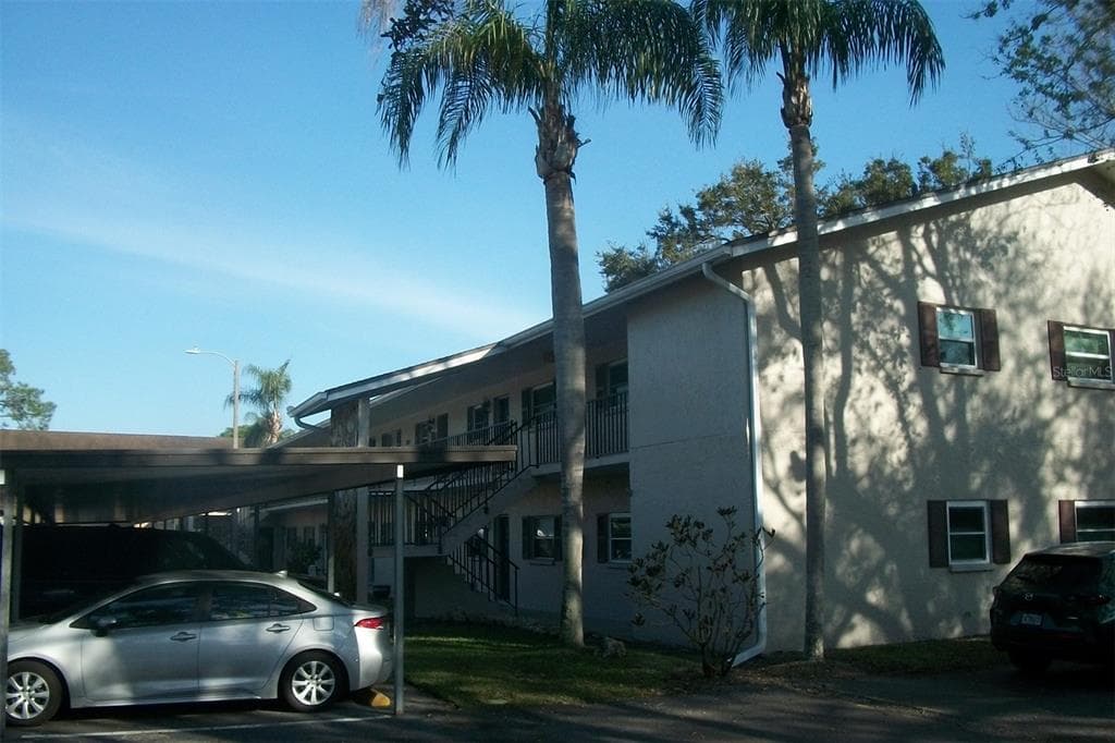 9821 113TH STREET UNIT 104 SEMINOLE, FL 33772