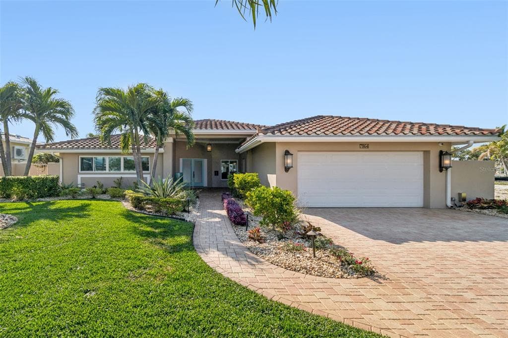 7864 9TH AVENUE S ST PETERSBURG, FL 33707