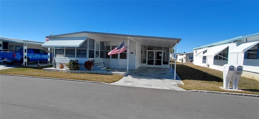 2127 MANOA DRIVE