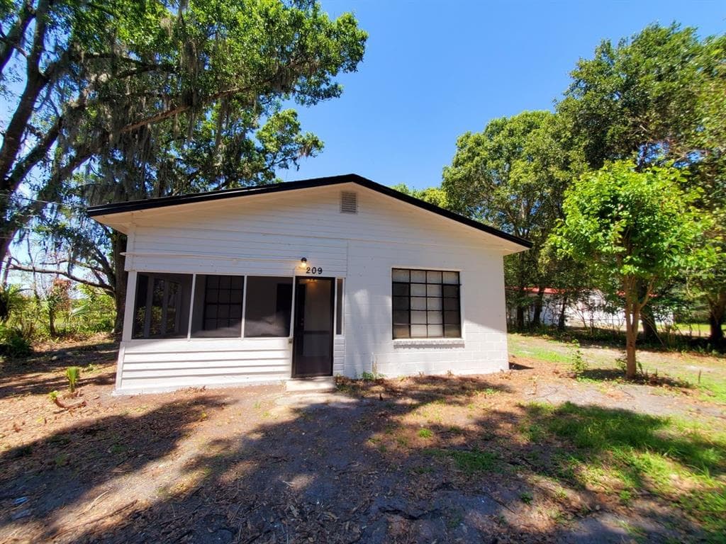 209 S WIGGINS ROAD PLANT CITY, FL 33566
