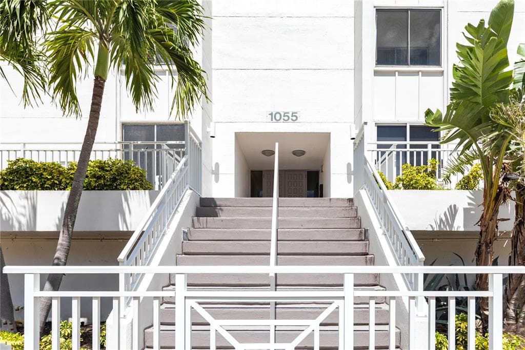 1055 W PEPPERTREE DRIVE UNIT 106AA SARASOTA, FL 34242