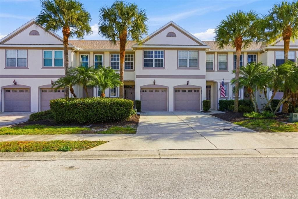 541 BLACK LION DRIVE NE ST PETERSBURG, FL 33716