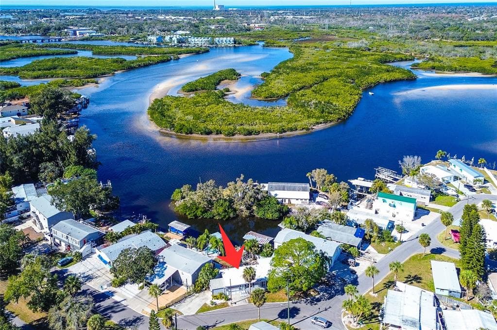 505 RIVERVIEW LANE TARPON SPRINGS, FL 34689