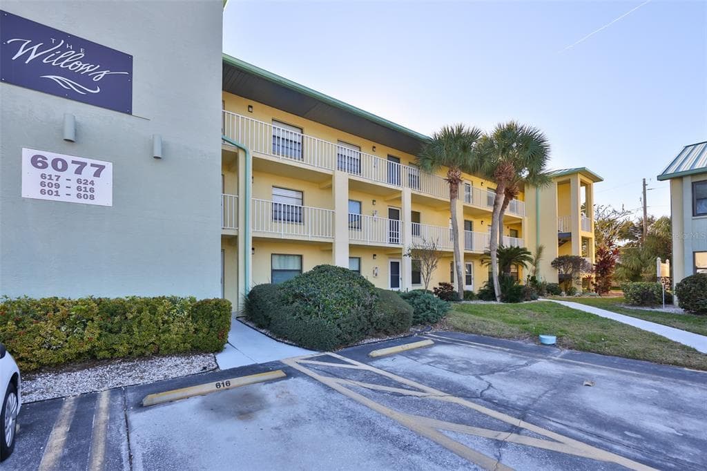 6077 113TH STREET UNIT 610 SEMINOLE, FL 33772