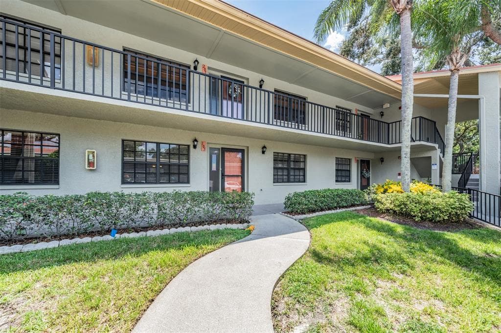 2020 LAKEVIEW DRIVE UNIT 105 CLEARWATER, FL 33763