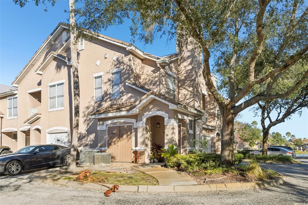 10406 VILLA VIEW CIRCLE TAMPA, FL 33647