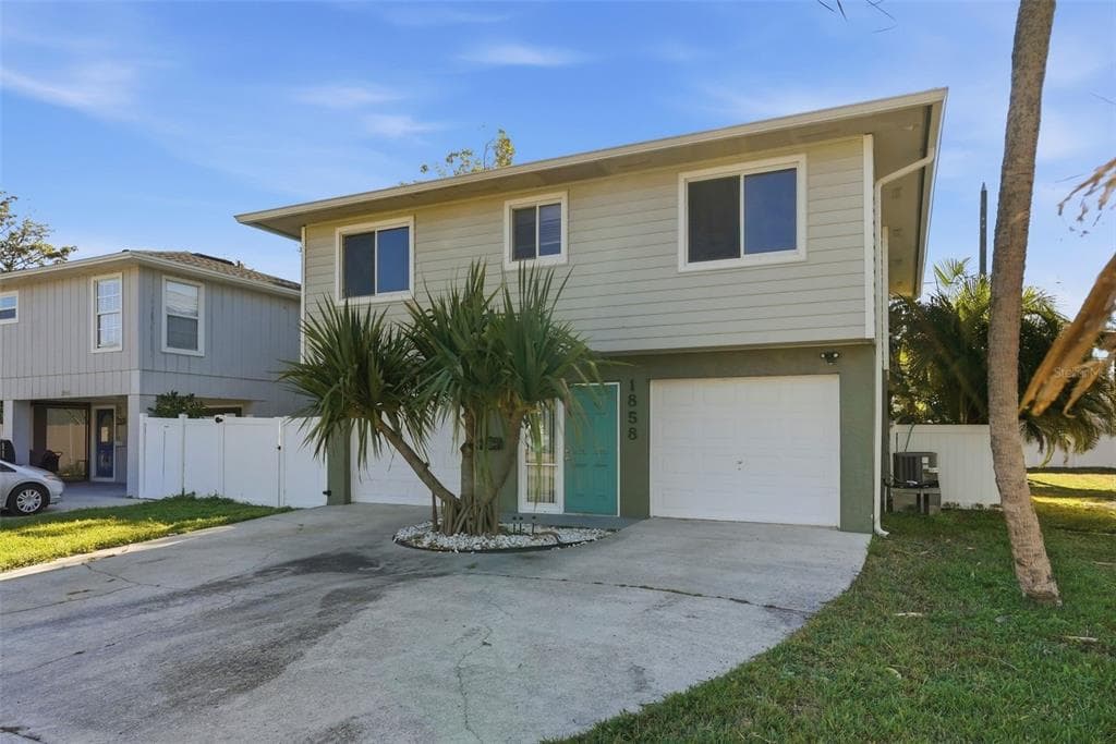 1858 MICHIGAN AVENUE NE ST PETERSBURG, FL 33703