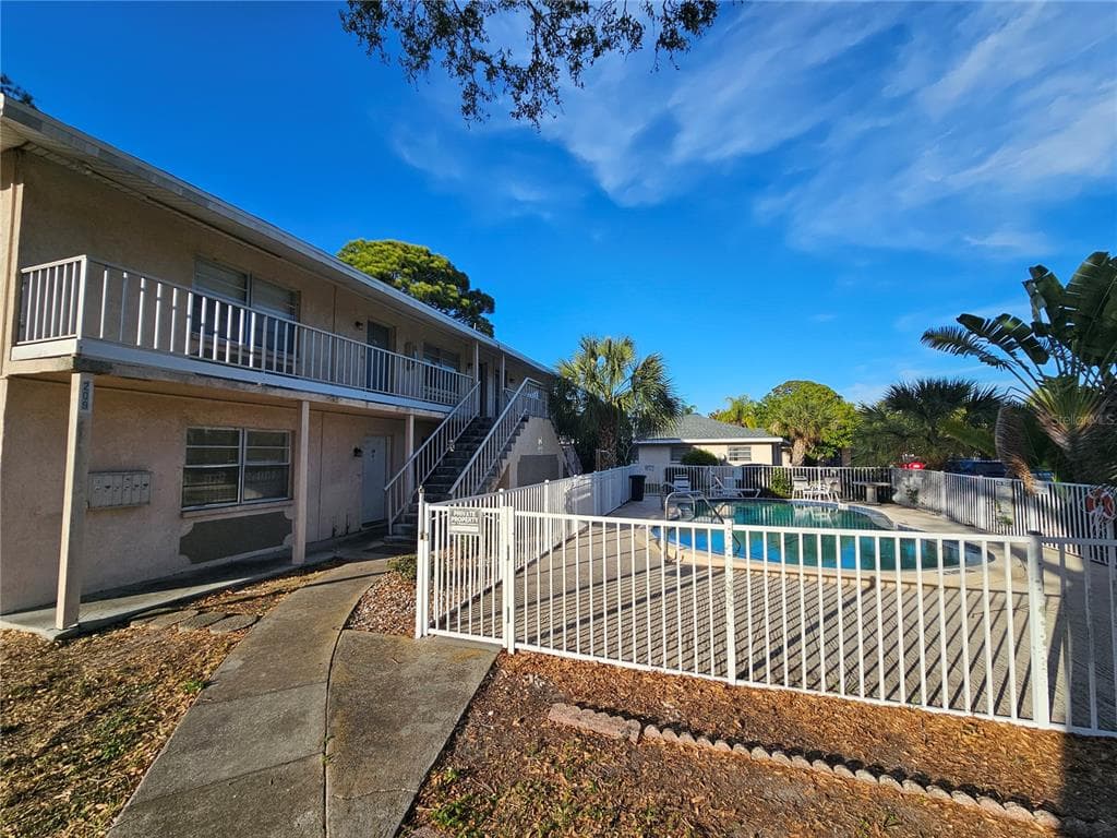 209 NW JEFFERSON CIRCLE N UNIT 11 ST PETERSBURG, FL 33702