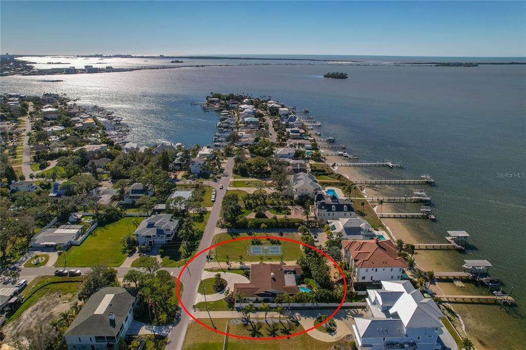 272 SHORE DRIVE PALM HARBOR, FL 34683