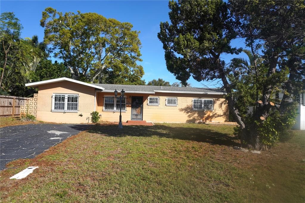 385 DOLPHIN AVENUE SE ST PETERSBURG, FL 33705